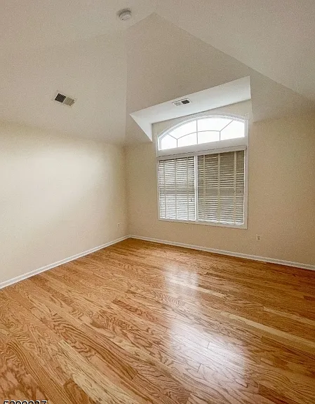 511 Kensington Ln — Photo 9