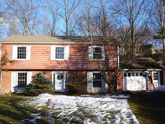 2nd image of 4 Oakwood Ct