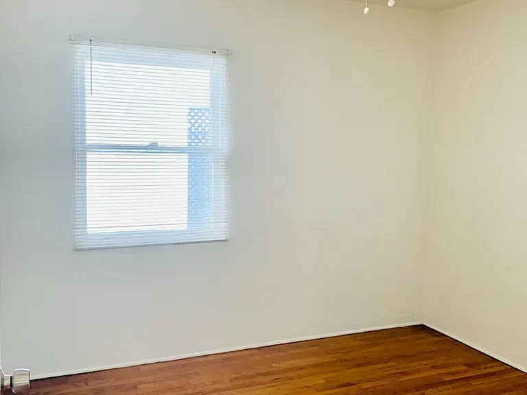 Beautiful 2bd/1ba Condo In Crown Point! W/ Garage & Laundry! $3,595/Mo — Photo 16