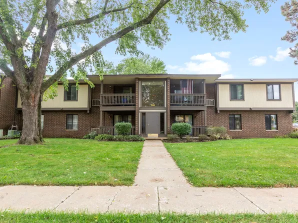 566 Somerset Ln APT 4, Crystal Lake, IL 60014