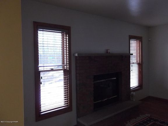 3rd image of 907 Thornberry Ct