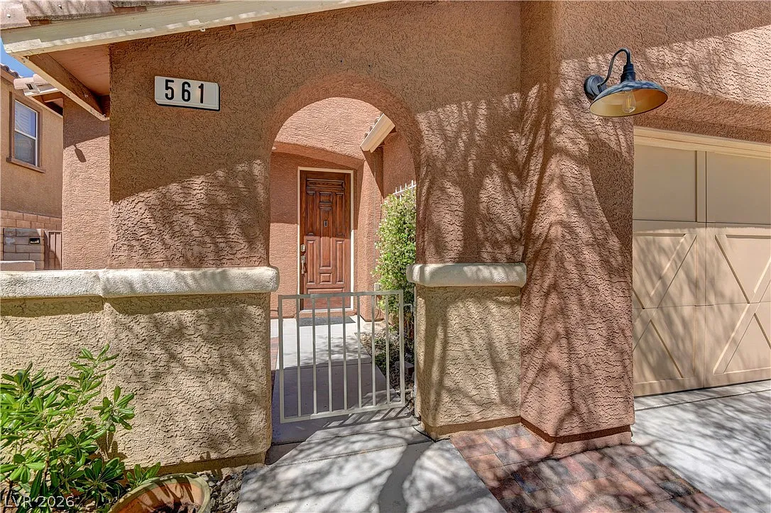 4 bed, 2.5 bath, 2306 sqft, $3,295 — Photo 3