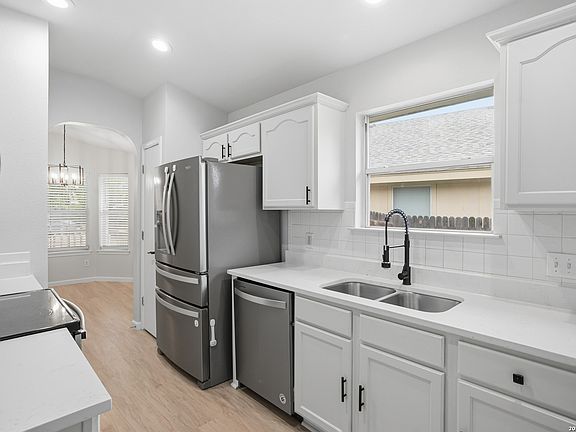 4th image of 8910 Gallop Leap