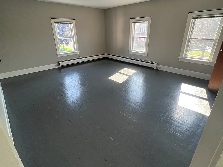 113 E 9th St #1 — Photo 3
