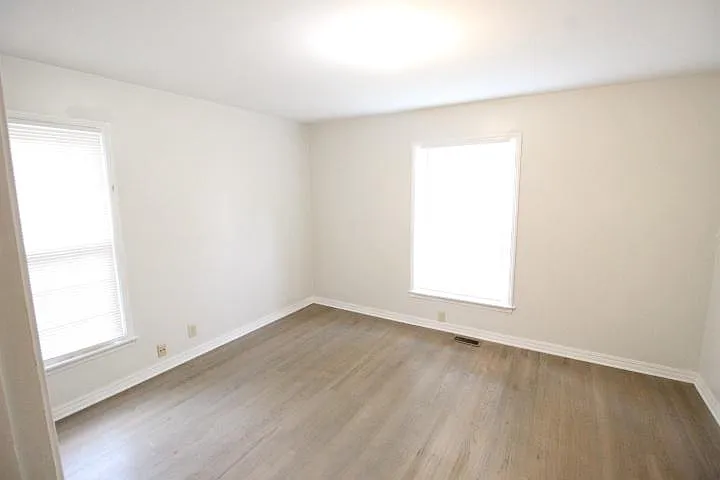 2436 Huntleigh Dr — Photo 5