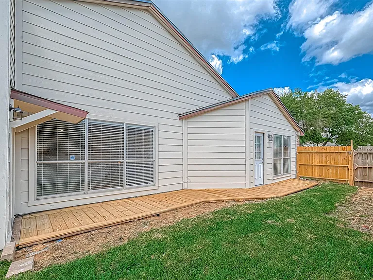 16319 La Luna Dr — Photo 32