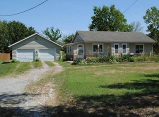 1052 E 1600th Rd, Lawrence, KS 66046