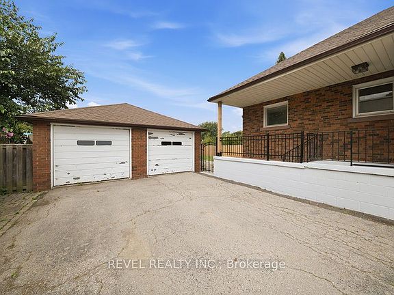 4th image of 310 Caledon Ave