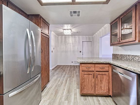 4th image of 632 S Lakeview Ct