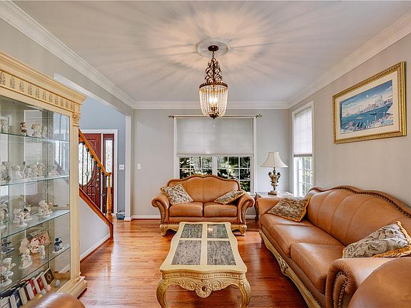 5th image of 2295 Leigh Dr