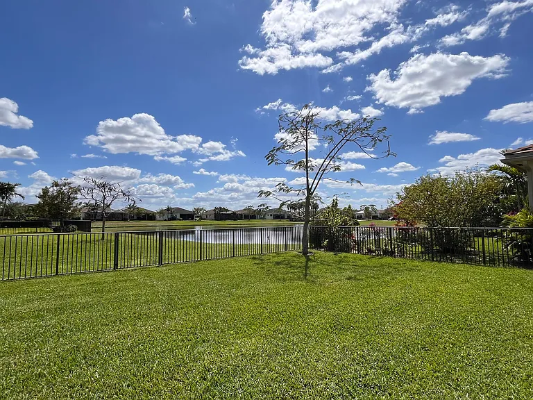 5663 Saint Armands Way — Photo 18