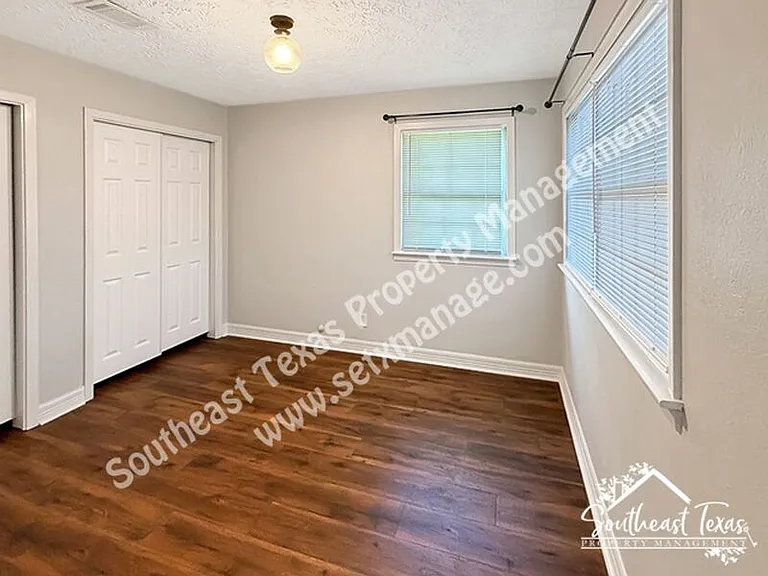 812 S 6th St — Photo 9