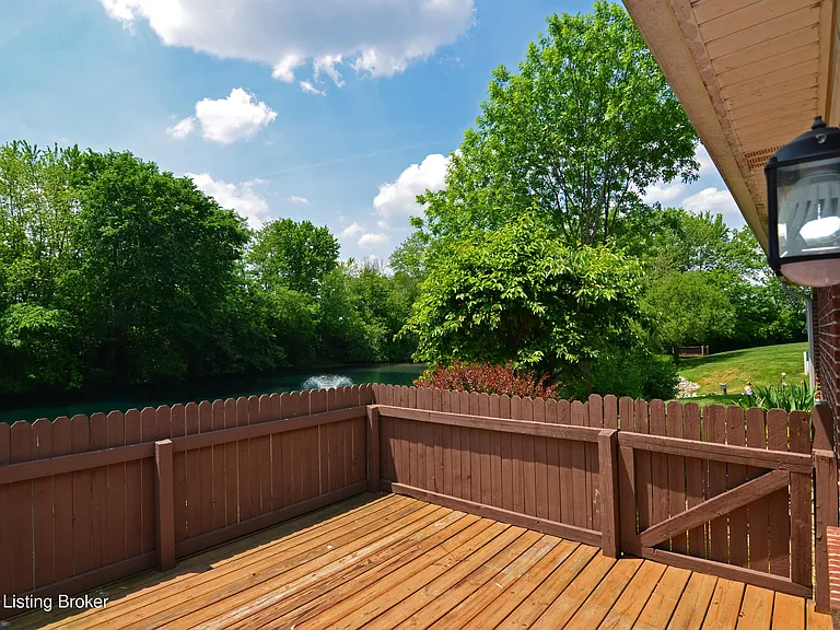 829 Garden Pointe Dr — Photo 1