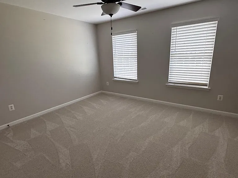 23063 Pembrook Dr — Photo 37