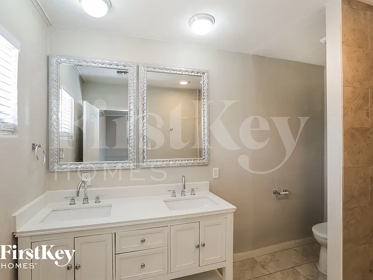 1822 N 21st Pl — Photo 10