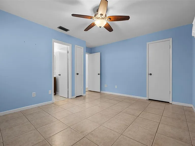 4219 NW 30th Ter — Photo 11