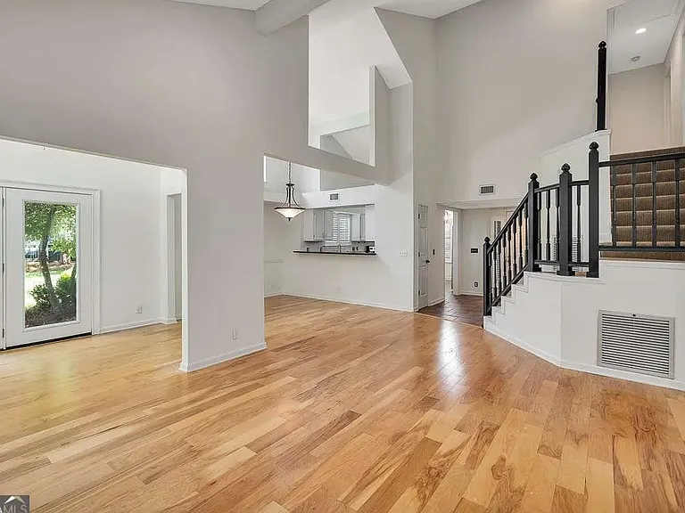 203 Grand Oaks Cir — Photo 5