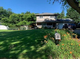 8 Pimlico Dr, Commack, NY 11725