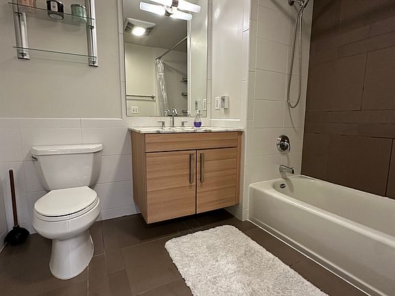 3rd image of 555 4th St Unit 536
