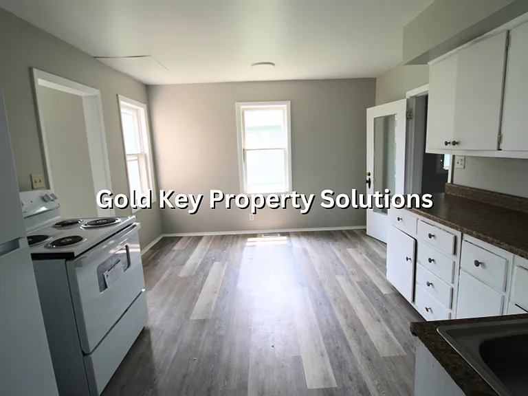 1601 N Elm St — Photo 11