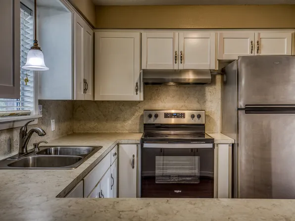 Colonial Oaks Apartments