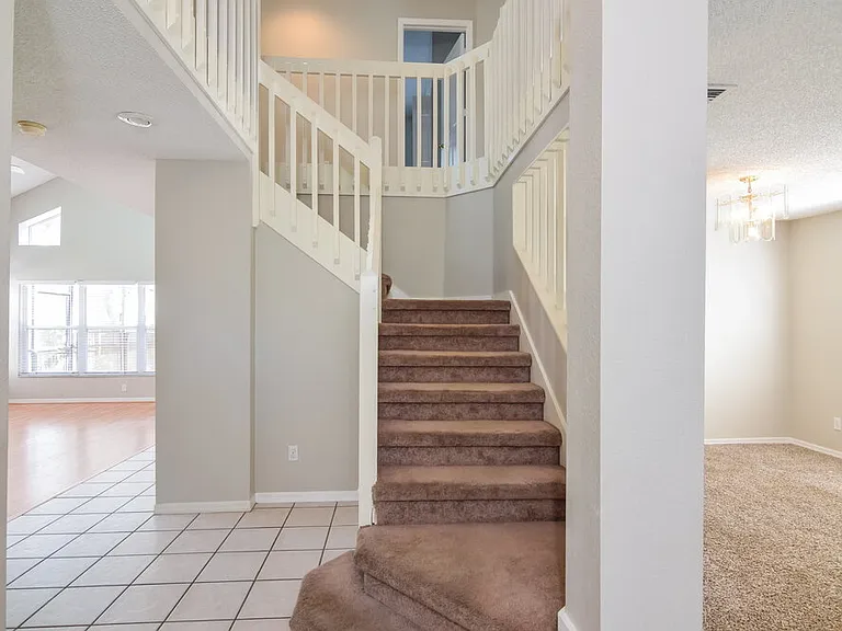 2321 Lyncrest Ct — Photo 7