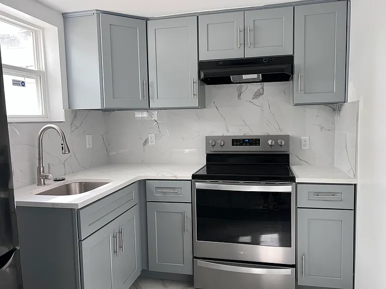 11 Parker St — Photo 1
