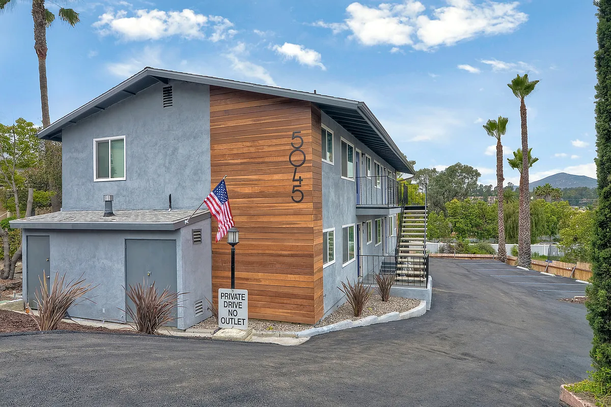 San Diego/La Mesa Renovated 1/1 w/ AC/parking/new kitchen/bath & in suite laundry — Photo 3