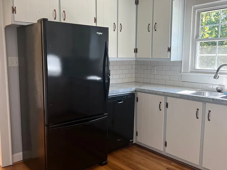 407 Janie St — Photo 3