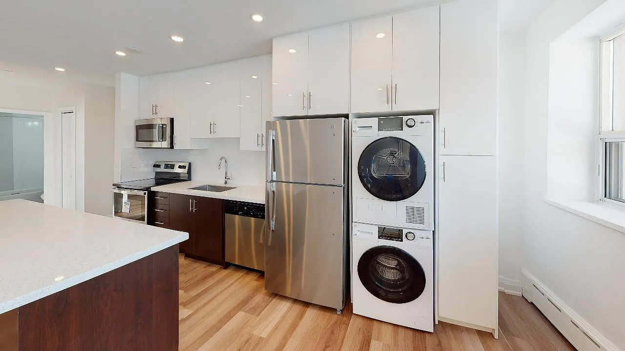 155 Lake Shore — Photo 2