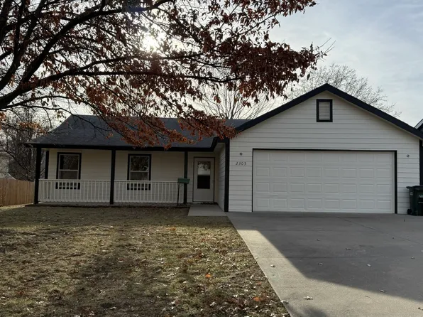 2305 Brett Dr, Lawrence, KS 66049