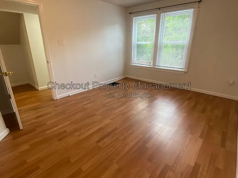 1916 Knox Ave — Photo 10