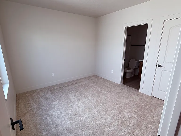 1128 W Gossamer Ln #BASEMENT — Photo 8