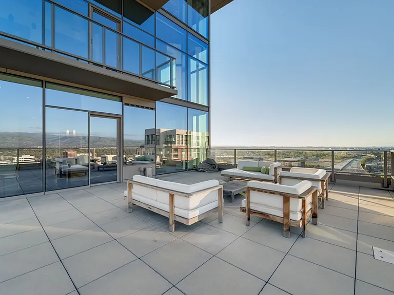 38 N Almaden Blvd #2023 — Photo 16