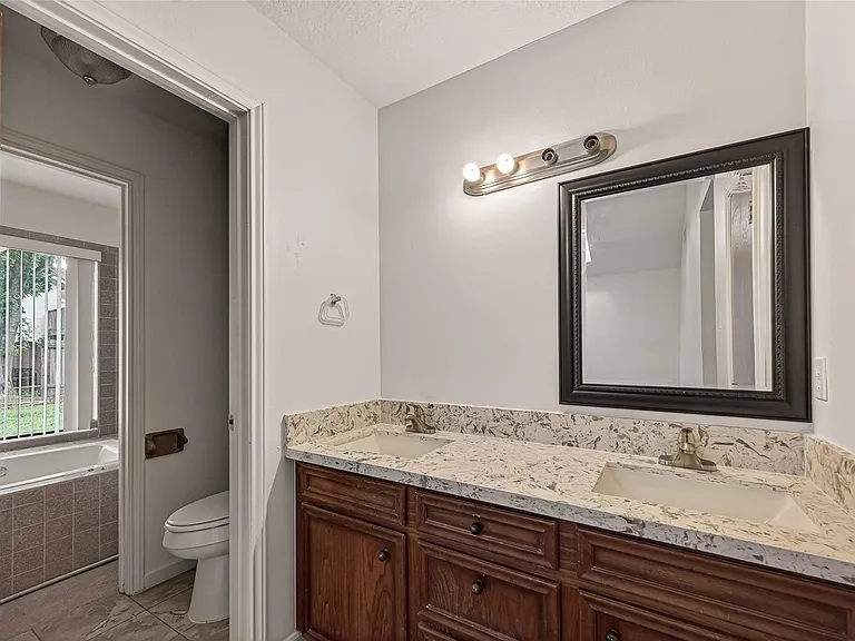 12835 Woodlite Ln — Photo 32
