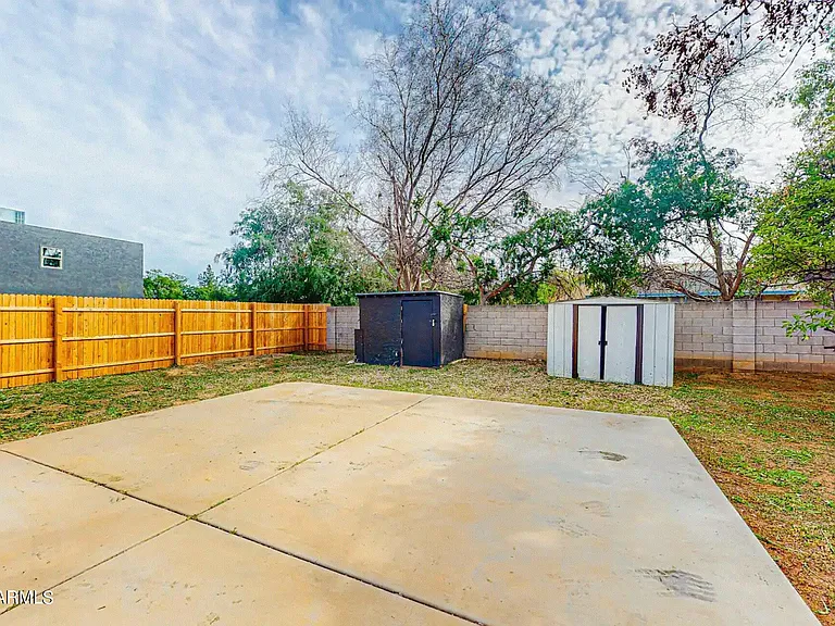 707 E University Dr #B — Photo 15