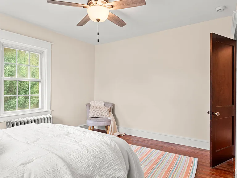 610 Saxer Ave — Photo 21