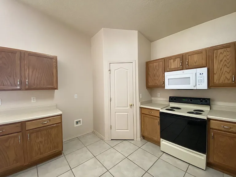 1613 Veridian Dr SE — Photo 10