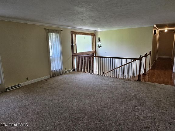 5th image of 607 Crestwood Dr