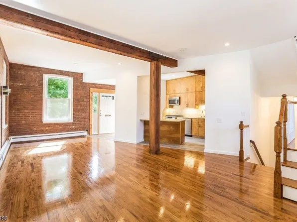 152 Pine St, Montclair, NJ 07042