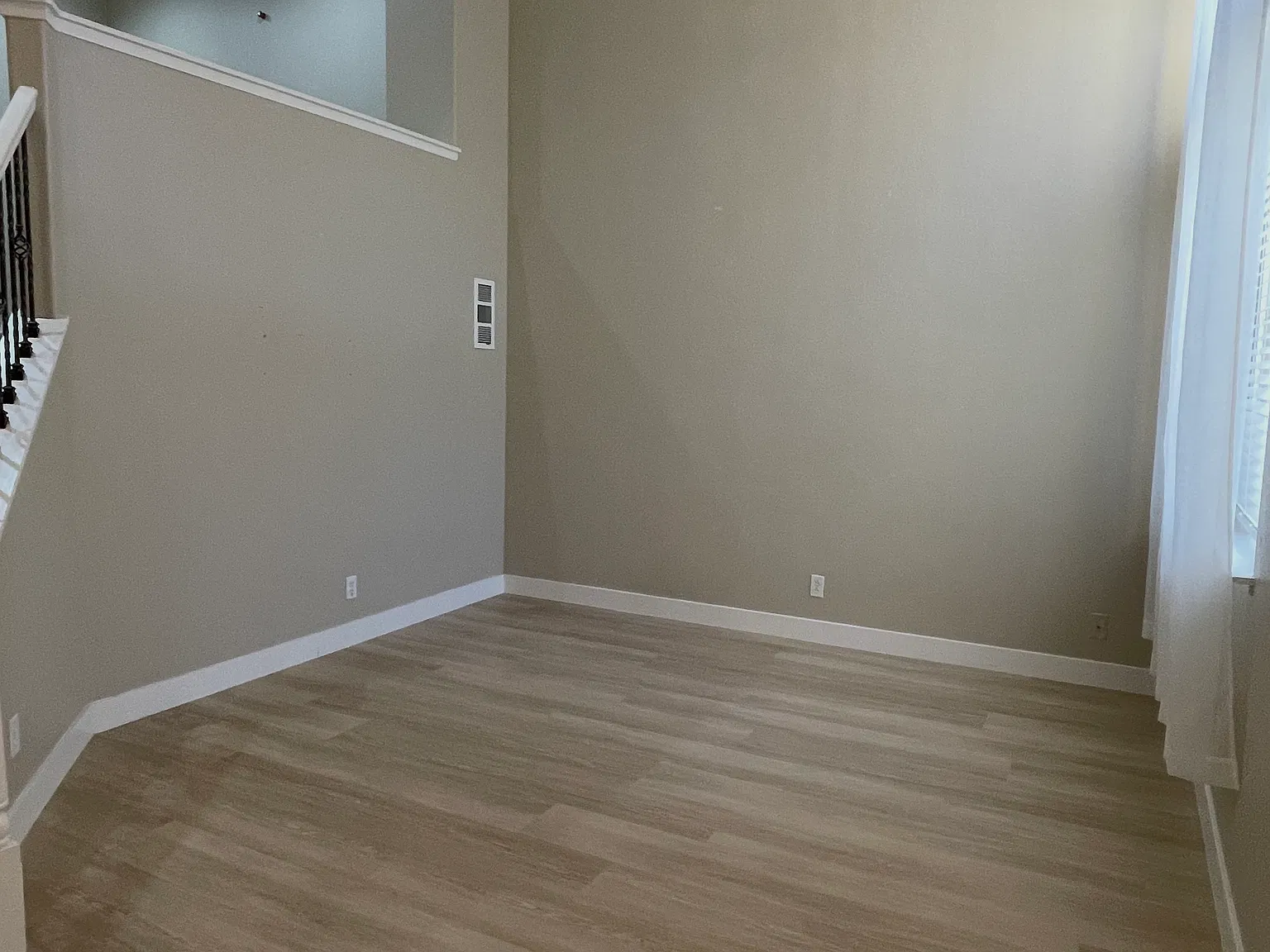 3 bed, 2.5 bath, 1458 sqft, $4,550 — Photo 3