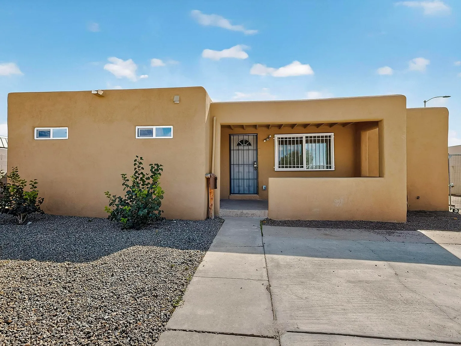 3 bed, 2.0 bath, 1234 sqft, $1,200 — Photo 2