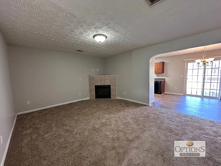 752 Georgetown Ct — Photo 3