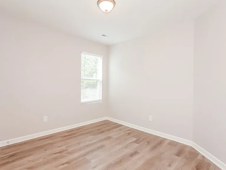 204 Ravenridge Ct — Photo 12