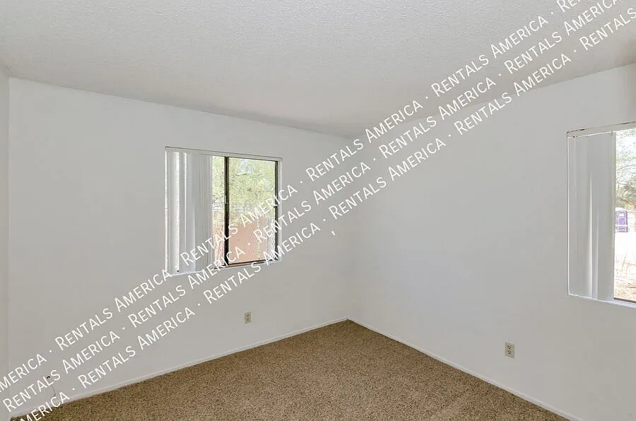 West side 2 bedroom townhome — Photo 4