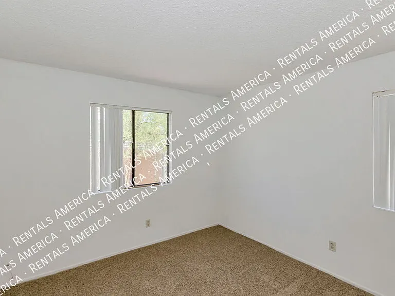 1366 N Riverview Blvd — Photo 4