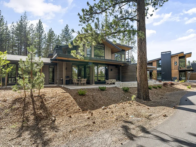 10077 Jakes Way — Photo 36