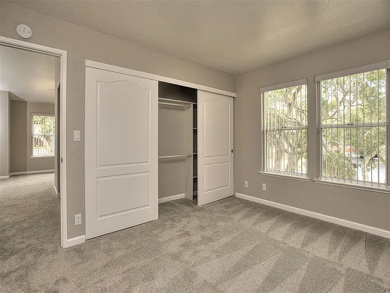 Seventeen Mile Drive Village Apartment Homes — Photo 17