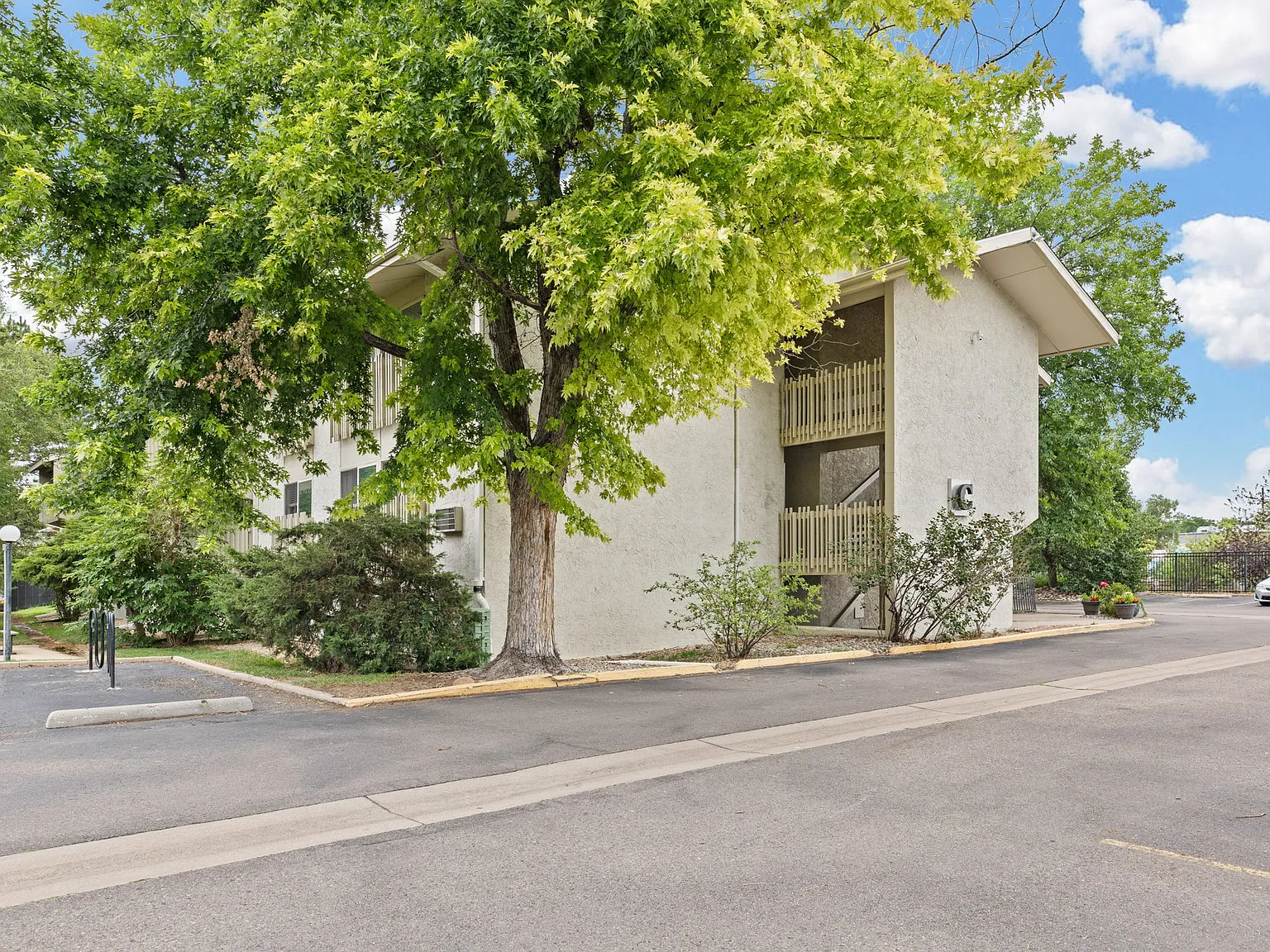 2707 Valmont Rd — Photo 3