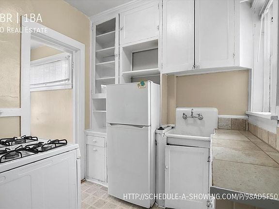 4th image of 1469 N Williams St #17
